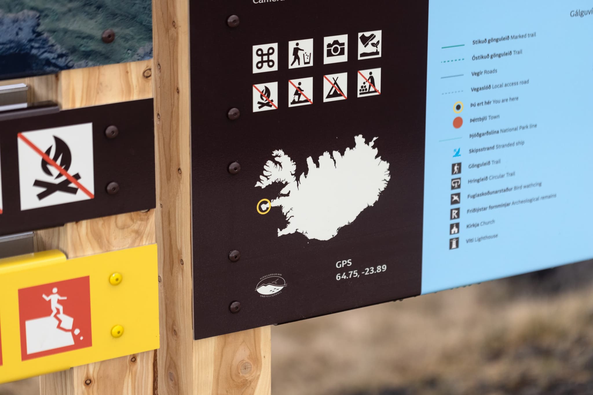 Nærmynd sem sýnir mismunandi plötur og hvernig þær passa saman sem eitt kerfi.